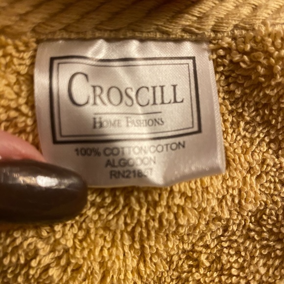 Macy’s Croscill decorative brocade towel set!  EUC - Picture 4 of 5